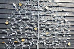 http://Large%20Rustic%20Garden%20Tree